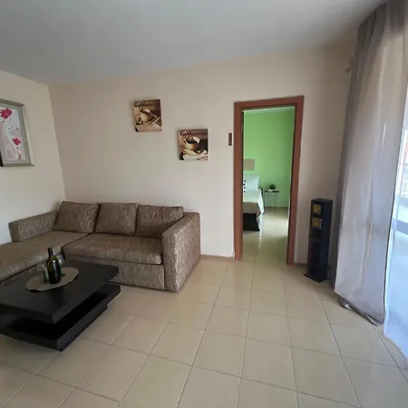 Sunny View Retreat At Sunny Cozy With Sunlit Balcony Apartment *