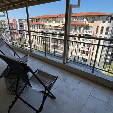 Sunny View Retreat At Sunny Cozy With Sunlit Balcony Apartment *